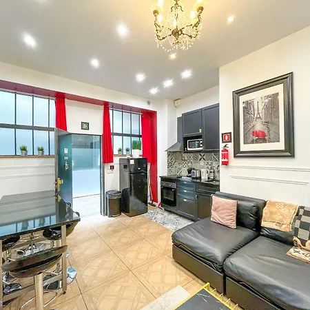 Urban Flat 55 - Triplex Flat Marilyn Monroe